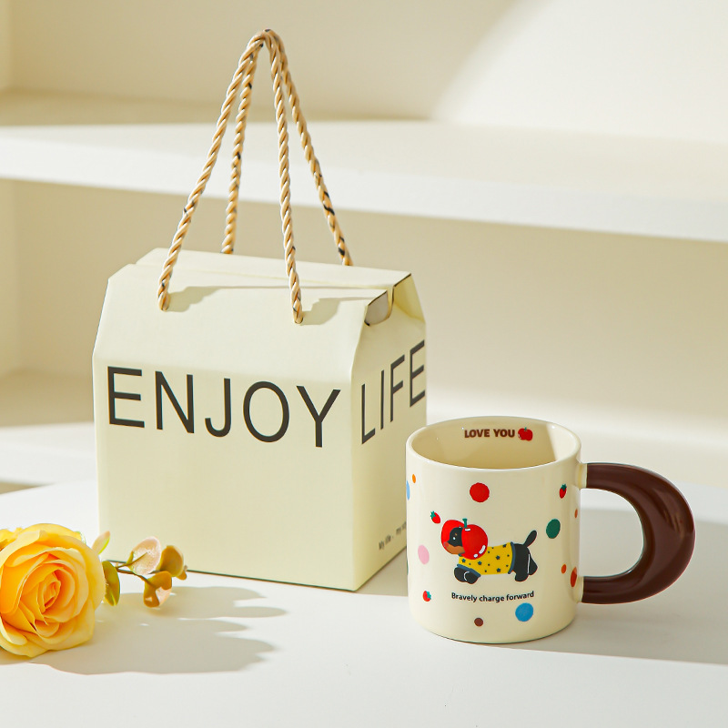 Taza de perro de salchicha para chicas lindas tazas de agua caseras nuevas tazas de café de desayuno de pareja de cerámica 2025