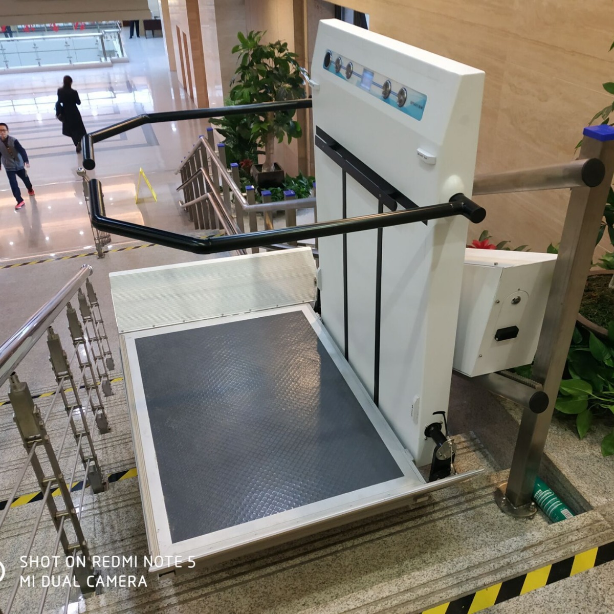 无障碍升降平台 HTK轮椅升降电梯 斜挎式楼道轮椅升降机 天桥专用