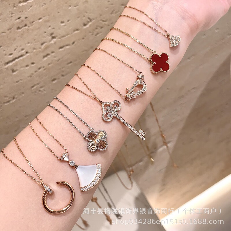 HW four-leaf clover necklace for women, high-end V gold CNC Graff butterfly dress necklace, stud collarbone chain, direct sales from manufacturer HW four-leaf clover necklace for women, high-end V gold CNC Graff butterfly dress necklace, stud collarbone chain, direct sales from manufacturer