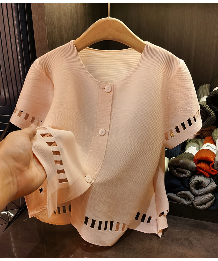 Áo cardigan nữ cổ tròn tay ngắn dáng rộng khoét lỗ xếp ly — Màu đen, Màu hồng, Màu mơ chi tiết 9