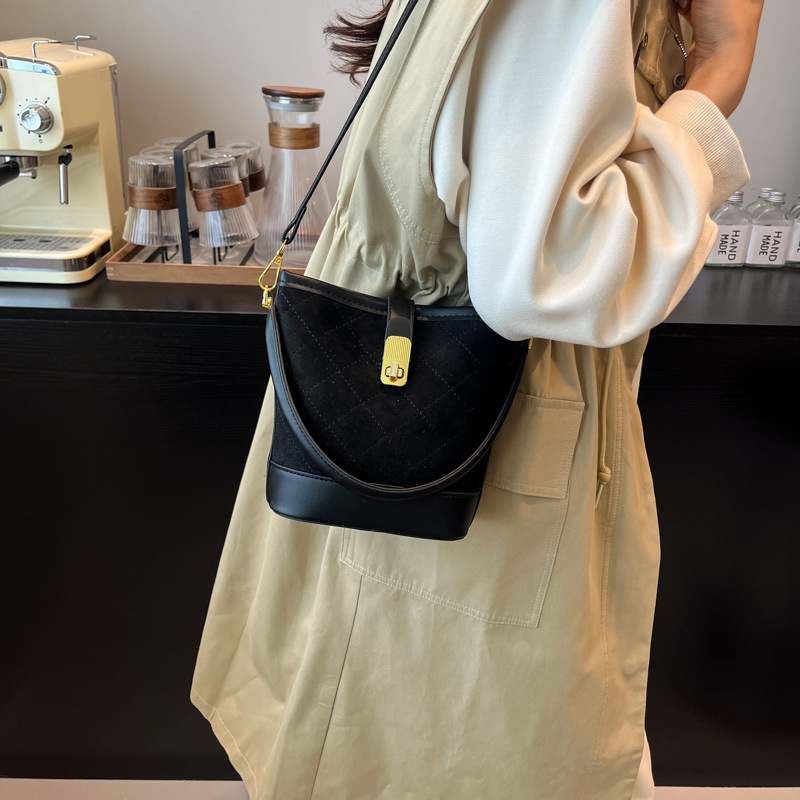 Bolsos de mujer transfronterizos bolsos de mano populares mujeres 2025 nuevo bolso de cubo de moda bolso de hombro universal bolso coreano