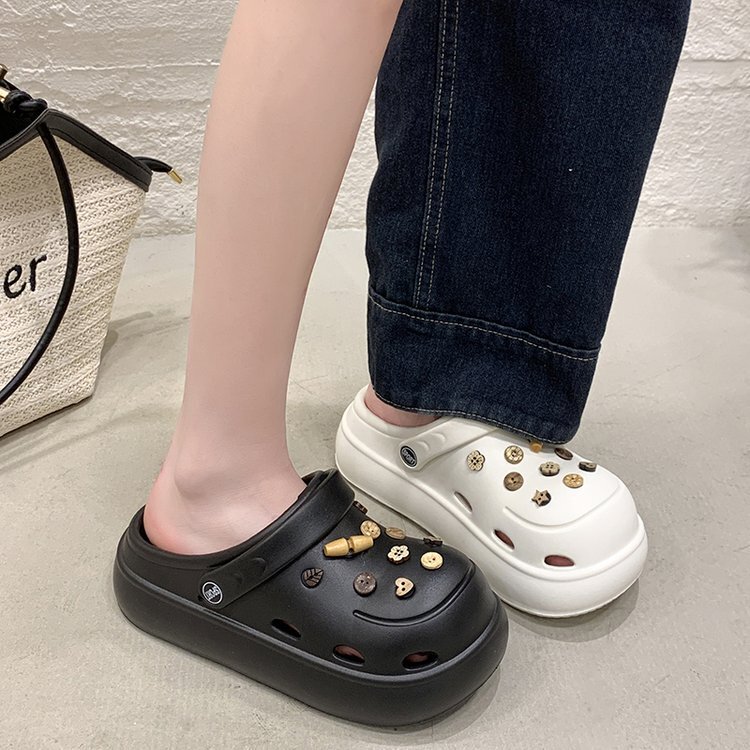 2026 New Vintage Antique-Style Wooden Button Cross-Border Foreign Trade Women's Clogs for Home and Outdoor Use, Wholesale Slippers