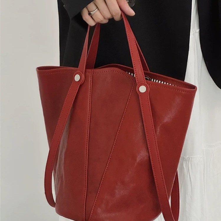 Women's Retro Red Bucket Bag 2026 New Arrival Large Capacity Commuter Tote Bag Niche Designer Wedding Handbag - Thumbnail 2