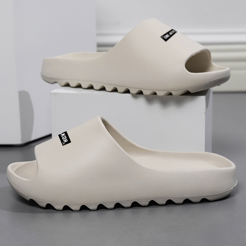 Sandalias y pantuflas de verano para mujer, sensación antideslizante de pisar heces 2025, sandalias deportivas de fondo grueso, estilo de pareja masculina, chanclas caseras