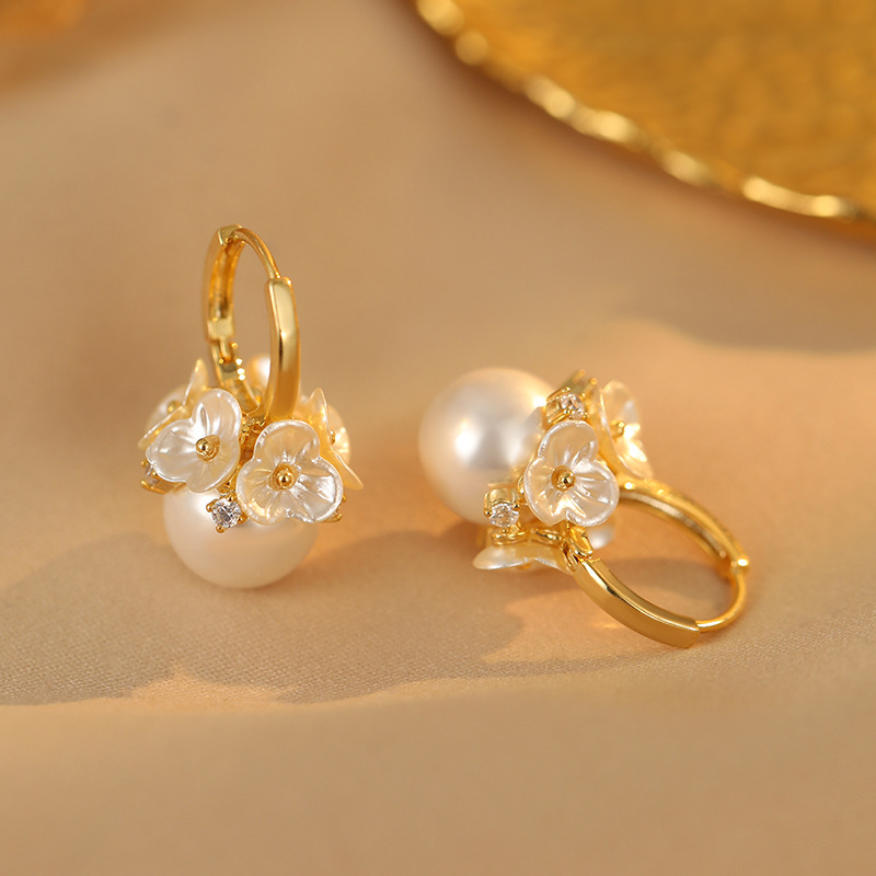 Sophisticated elegant fashionable universal earrings from pearl