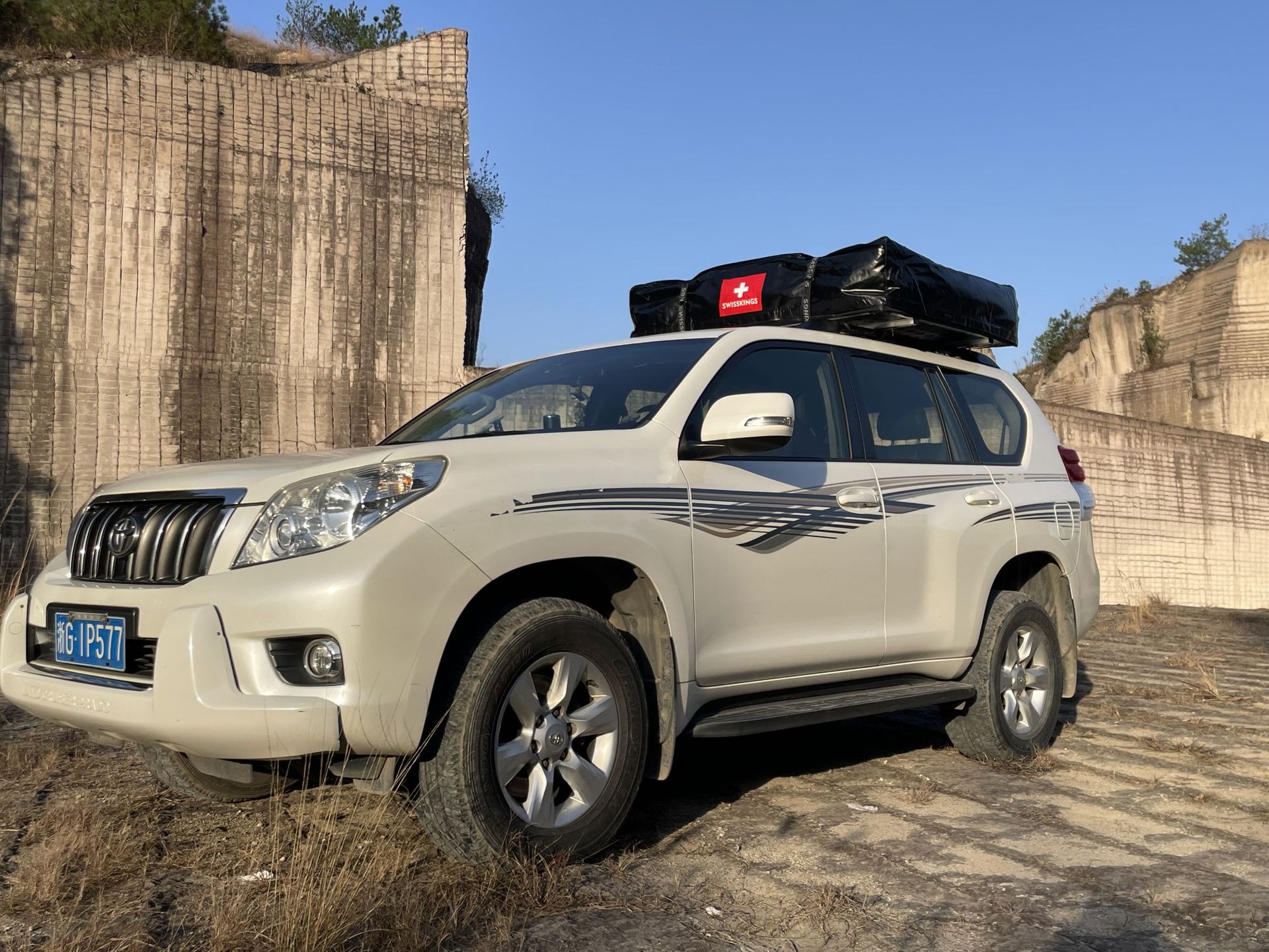 Leftover Foreign Trade Stock with Tags, Sold Out with No Restock, Outdoor Off-Road, Various Sizes, Long Car Roof Tent, Portable Car Tent