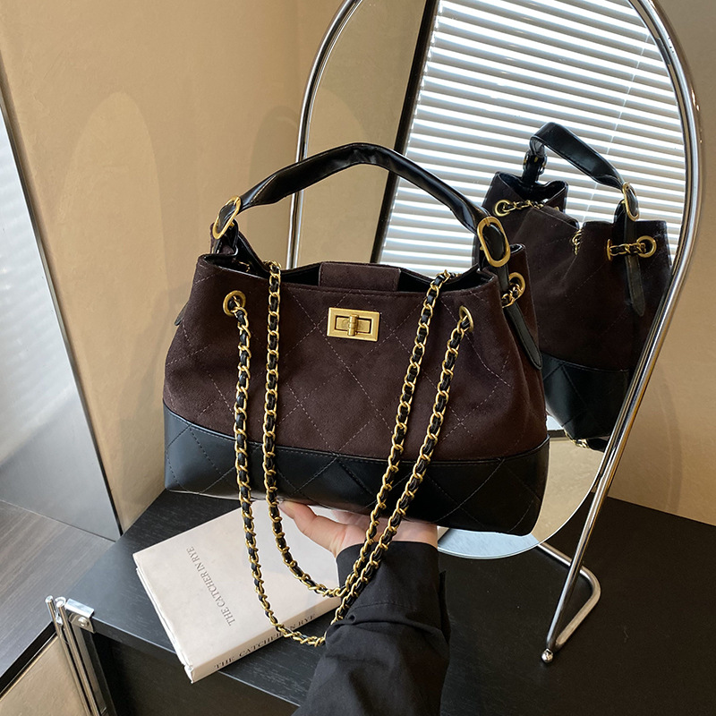 高级感拼接单肩包包女2025新款小众设计斜挎铁链包复古百搭托特包