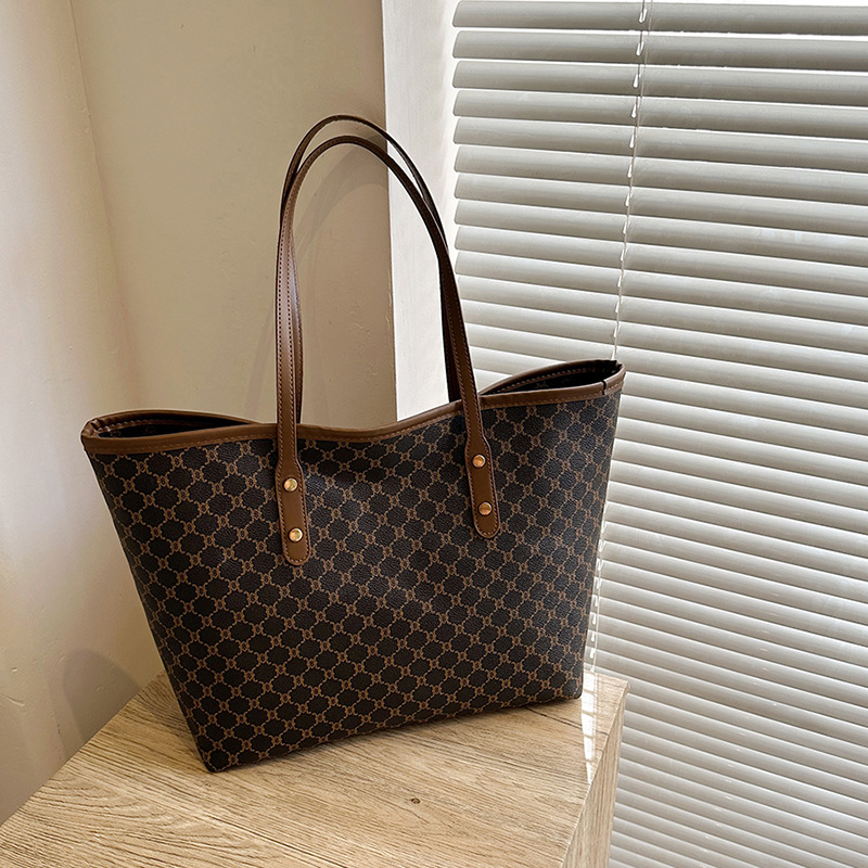 High-end large bag 2023 new trendy light luxury women's bag shoulder bag large capacity commuting versatile fashion tote bag