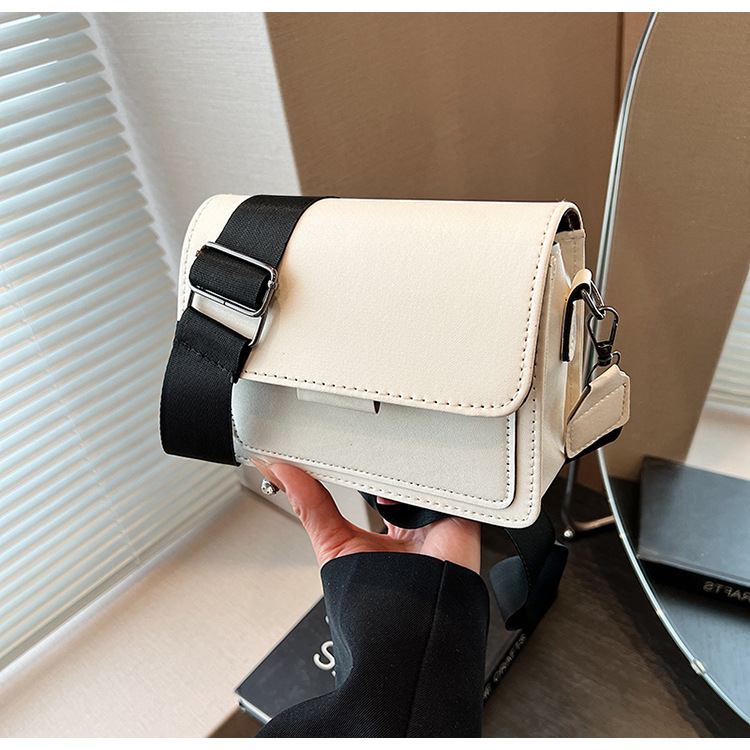 198g Weight Synthetic Leather Lining Material Sewing Thread Fashion Element Flip Cover Closure Type Single Shoulder Strap Strap Type Square Bag Bags Type Casual Occasion Pu Leather Material Solid Color Pattern All Seasons Season Women's Gender Classic Style Style Square Shape Women's Pu Leather Solid Color Classic Style Sewing Thread Square Flip Cover Square Bag 32