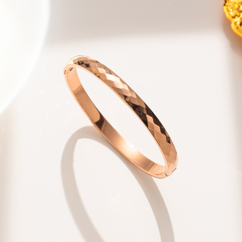 Daily Occasion Titanium Steel Material Retro Rhombus Titanium Steel Plating Bangle
