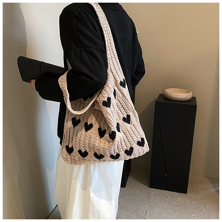 Knit Material Heart Shape Pattern Women's All Seasons Knit Heart Shape Streetwear Square Open Shoulder Bag