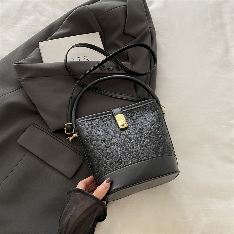 Otoño e invierno nuevo bolso de mujer 2024 moda caricatura bolso de cubo de mano versátil estilo extranjero mochila de viaje