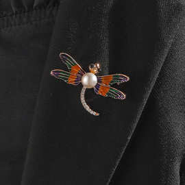 wish跨境新款欧美气质配饰珍珠彩色蜻蜓胸针优雅女士别针批发