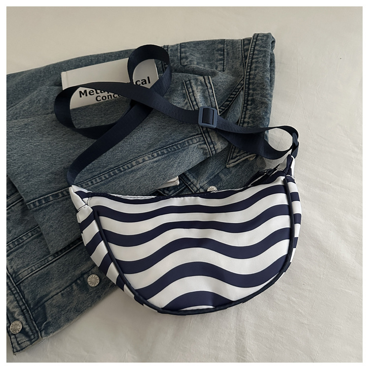2025 Korean-style laid-back crossbody bag new versatile commuting dumpling bag, large-capacity commuting single-shoulder bag for women undefined