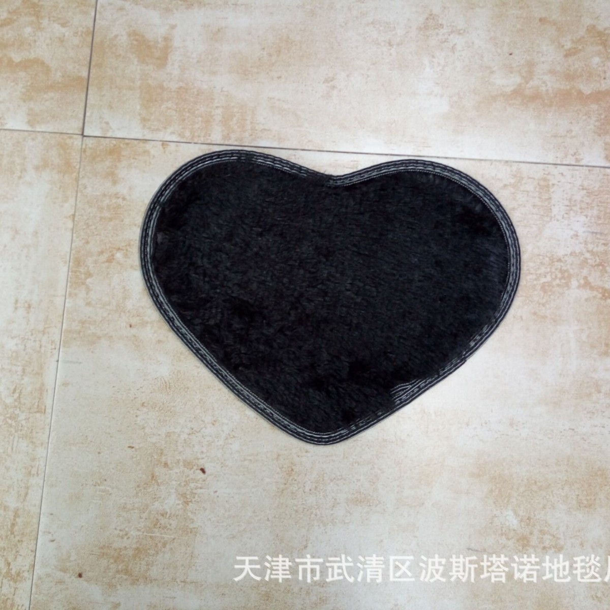 Fábrica al por mayor lavable lana de seda en forma de corazón alfombra de lana corta alfombra de piso adecuado para estera de pie silla Mat estudio dormitorio