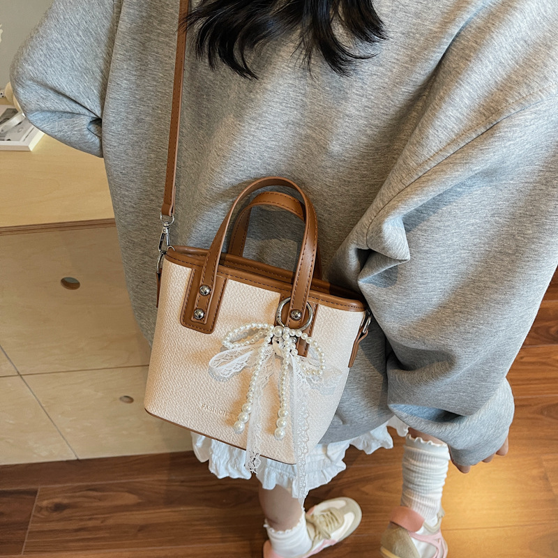 Bolso de cubo de mano de estilo occidental de moda para mujer 2025 nuevo bolso de hombro de todo fósforo de color de contraste bolso de mensajero de viaje de textura de moda