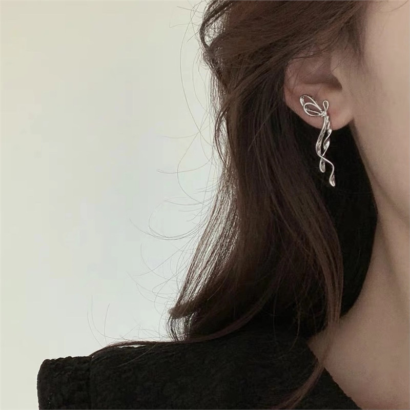 Nicho sentido de diseño de plata esterlina actividad cool guapo aretes de aretes variados para mujeres lujo ligero de alto nivel sensación de cara cuadrada pernos de aretes