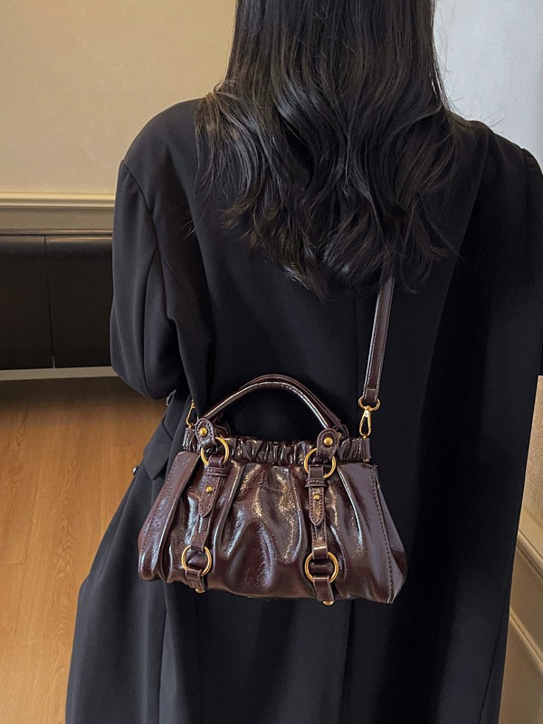 Retro bolso de mano plegable mujer 2025 otoño y invierno nuevo nicho de diseño bolso de cubo de viaje mochila de hombro