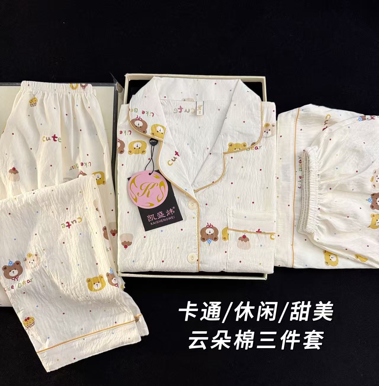 Al por mayor transfronterizo nubes de algodón tres piezas pijamas mujeres primavera y verano nuevos pantalones cortos de manga corta lindos dibujos animados ropa para el hogar