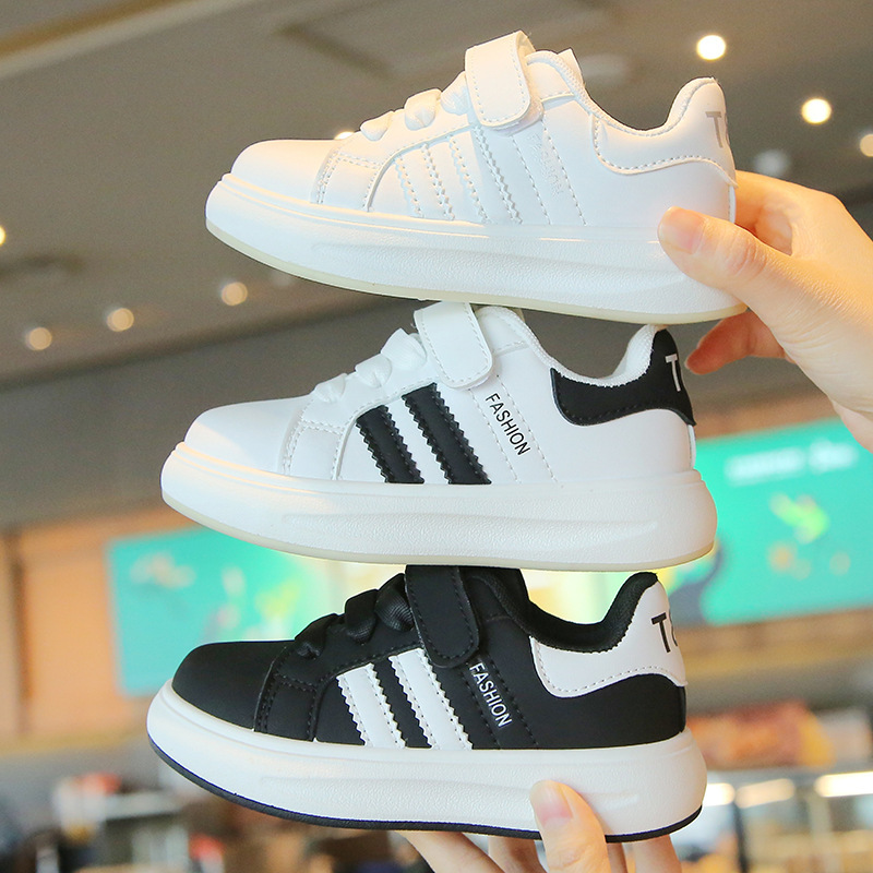 Children's Mcqueen Shoes 2026 Spring and Autumn New Style Boys' White Shoes Korean Style Girls' Sports Shoes Soft-Soled Baby Casual Shoes Children's Mcqueen Shoes 2026 Spring and Autumn New Style Boys' White Shoes Korean Style Girls' Sports Shoes Soft-Soled Baby Casual Shoes
