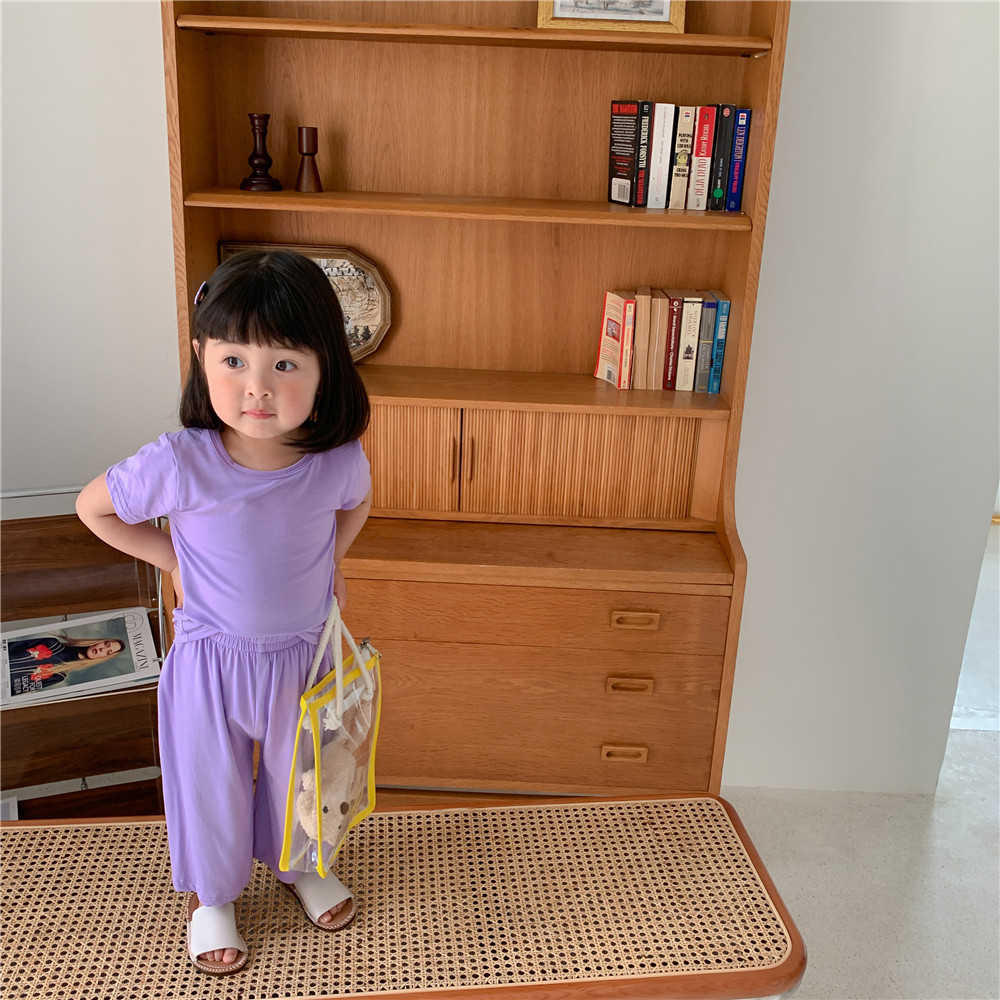 Corea del Sur ropa para niños al por mayor 2024 primavera y verano de los niños delgados color sólido desgaste del hogar traje bebé camiseta 7 pantalones dos piezas