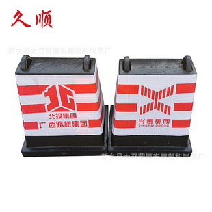 Rubber Stacked Water Horse Isolation Piers Construction Anti-Collision Warning Roadblock Safety Protection Rubber Piers Warning Isolation Piers