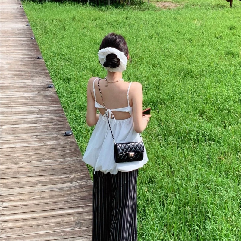 陈六LIUCHENLIU六【闪亮焦点】法式设计感花苞闪钻白色吊带上衣女|undefined