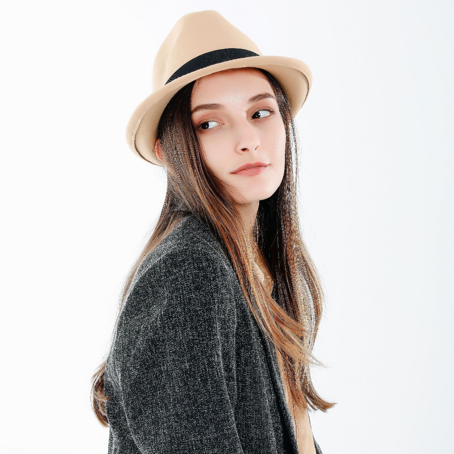 2021 primavera y otoño invierno hombres y mujeres retro fieltro color sólido sol sombrero moda rendimiento bombín sombrero
