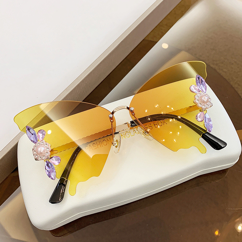 Gafas de sol para mujer de fiesta con forma de mariposa y diamantes incrustados, marco grande, moda y tendencia para street style, nuevo modelo europeo/americano transfronterizo.