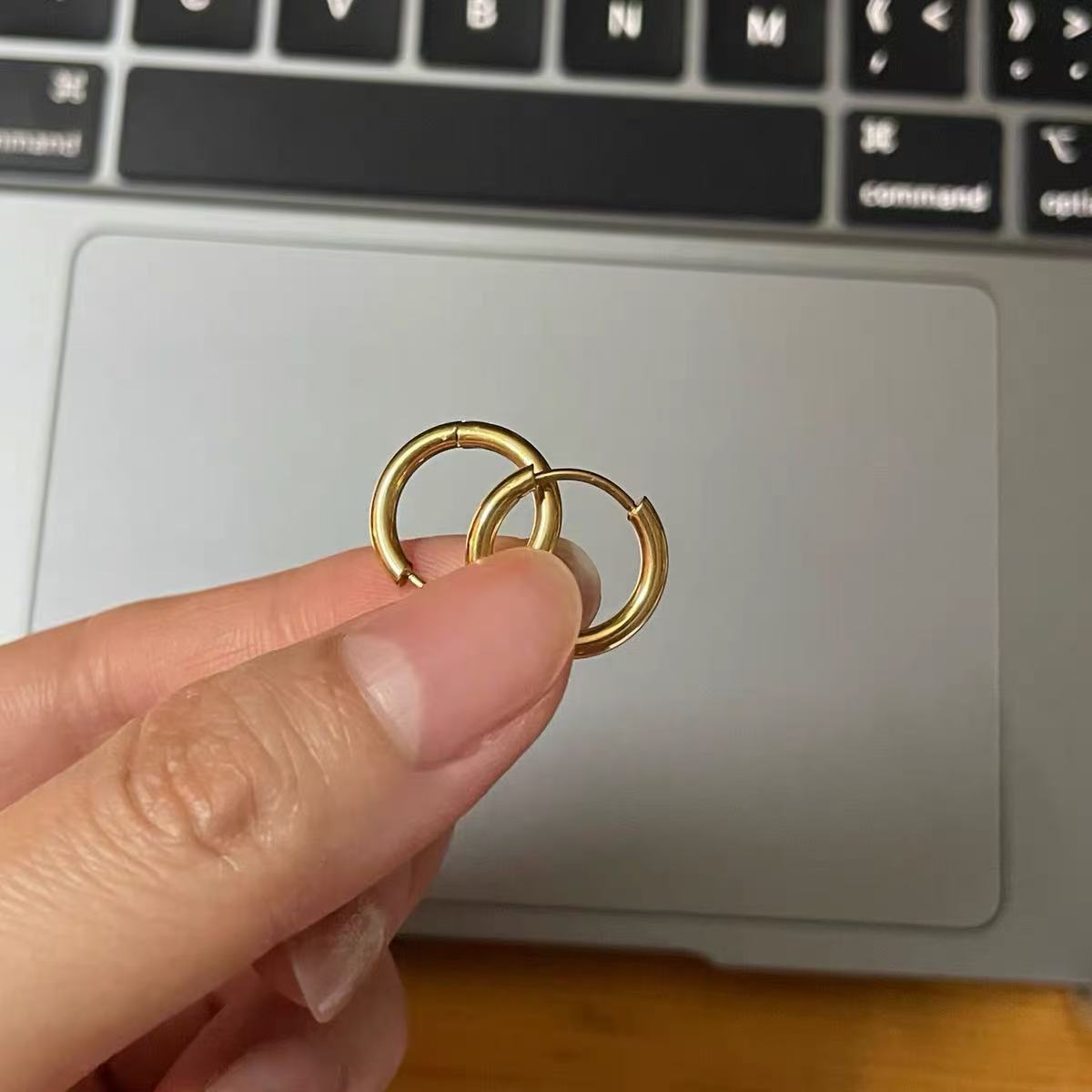 Baoman Versatile Everyday High-End Commuter Fine Style 2.0 Ear Hoops, No Need to Remove for Showering, Non-Fading, Smooth Surface Small Ear Clips Earrings