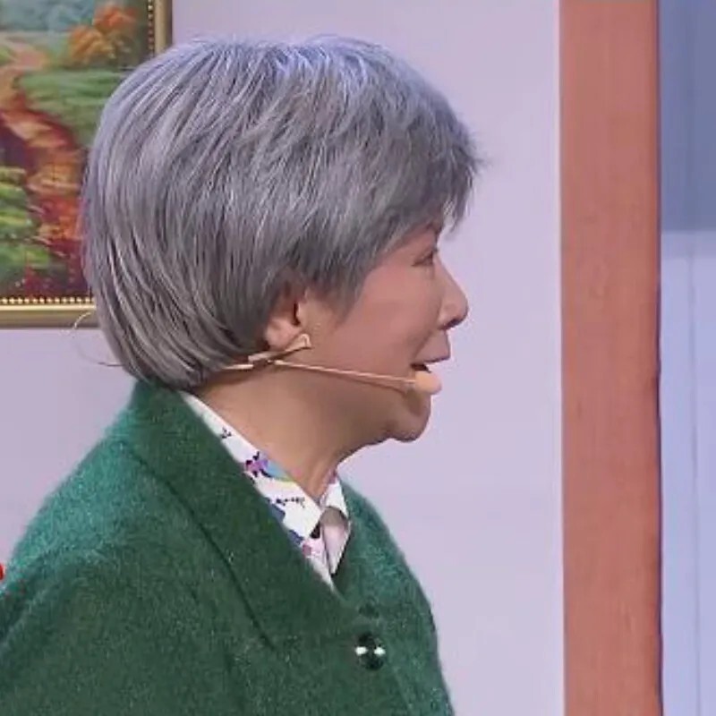 Middle-aged and elderly white performance wig lady performance props full headgear