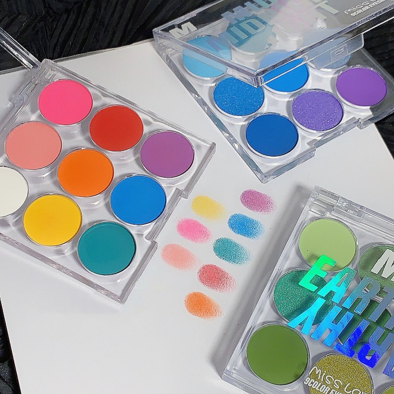 Miss lara's nine-color eyeshadow is naturally not prone to pearlescent smudging, with a matte macaron transparent box eyeshadow palette Item Picture