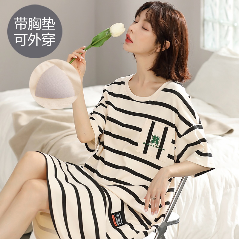 [personalizada] pijama con cojín de pecho para mujeres verano nuevo seda de leche de manga corta pijama largo de tamaño grande dibujos animados se puede usar fuera