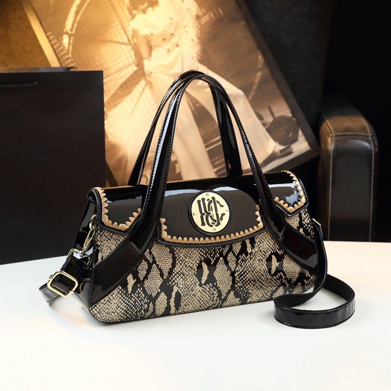 Hot selling handbag for women 2024 new stylish and versatile snake patterned women's bag, large capacity middle-aged_voghion.com