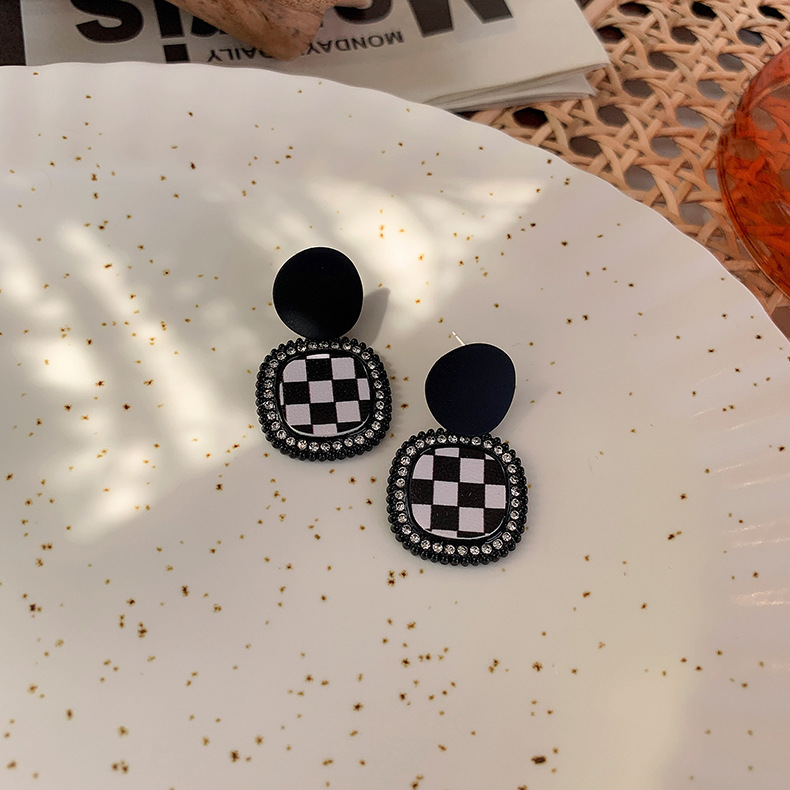 Retro Geometric Stitching Checkerboard Leopard Pattern Earrings Wholesale Jewelry Nihaojewelry display picture 5