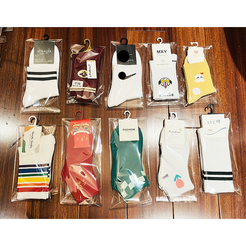 New style crew length and knee-high socks independent packaging bags winter thick socks for both men and women, children can also wear with adhesive tape