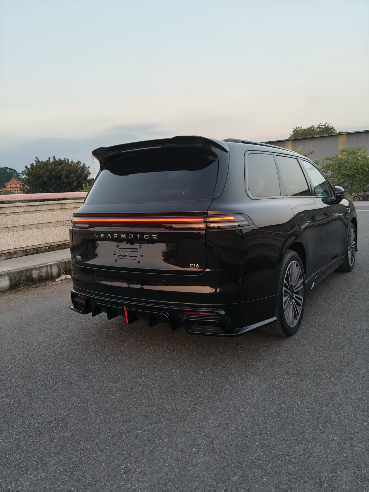 Suitable for Leapmotor 27 C16 Modification Parts: Small Body Kit, Front Lip, Side Skirts, Rear Lip, Rear Wing, Body Kit Set - Black Version