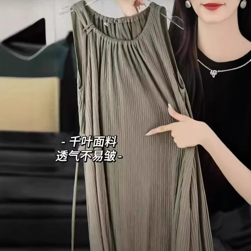 French-Style Vintage Spaghetti Strap Dress for Women, Slimming and Flattering, Fashionable and Versatile, Loose Fit with Pockets and Pleats French-Style Vintage Spaghetti Strap Dress for Women, Slimming and Flattering, Fashionable and Versatile, Loose Fit with Pockets and Pleats