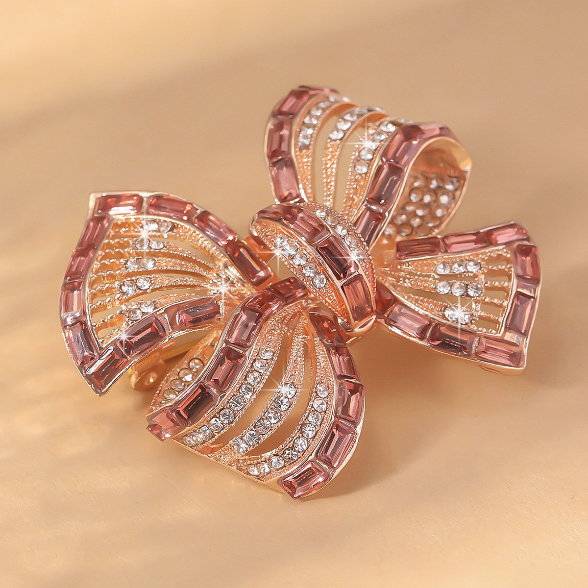 Broche de arco de zircón coreano mujer lujo ligero nicho exquisito traje collar flor de pecho anti-luz accesorios de alfiler