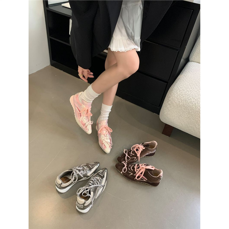 Unique Pointed-Toe Boxing Shoes for Women, 2026 Autumn and Winter New Style German Training Shoes, Silver Lace-Up Flat Versatile Casual Sneakers