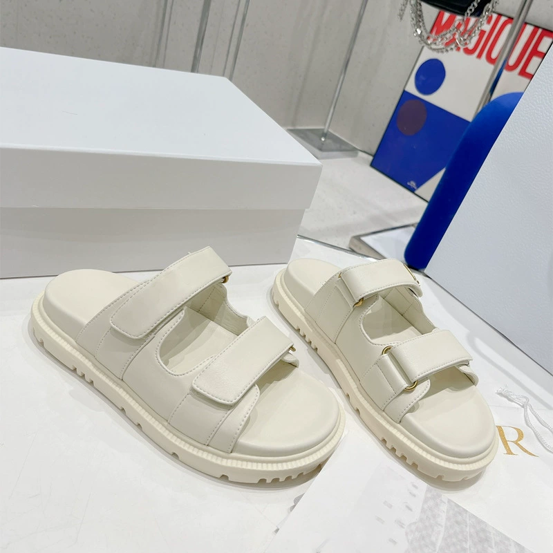 Женские кожаные тапочки на толстой подошве с металлической пряжкой D-образной формы, высокая версия, летняя мода, трансграничная торговля, европейский и американский стиль, магическая пряжка.