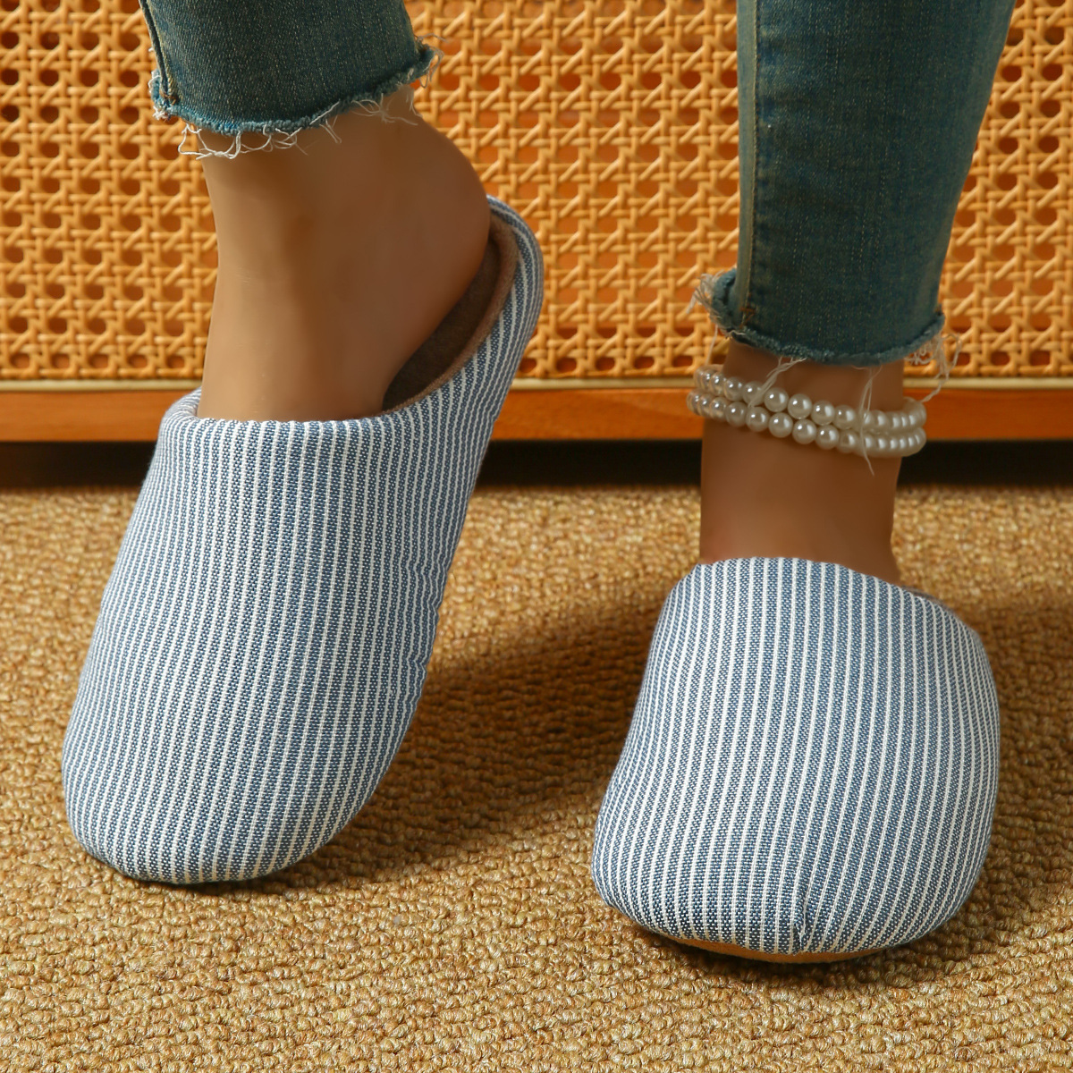 Zapatillas de algodón domésticas interiores de dibujos animados engrosados en otoño y invierno calentamiento casero casero zapatos de algodón de lana mujer