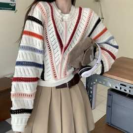 秋冬新款甜美彩虹条纹镂空钩花针织开衫女设计感休闲蝙蝠袖毛衣潮