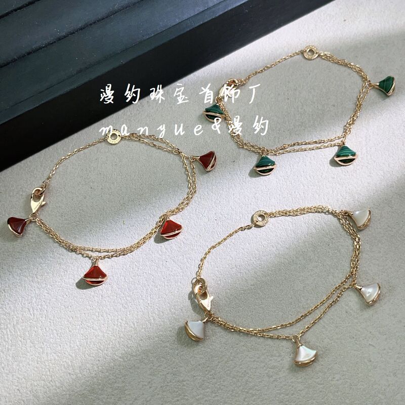 Real Shot of Bv Agate Four-Flower Skirt Bracelet, Popular in Europe and America, High-End Natural Mother-Of-Pearl Fan-Shaped Jewelry, High-End Version Real Shot of Bv Agate Four-Flower Skirt Bracelet, Popular in Europe and America, High-End Natural Mother-Of-Pearl Fan-Shaped Jewelry, High-End Version