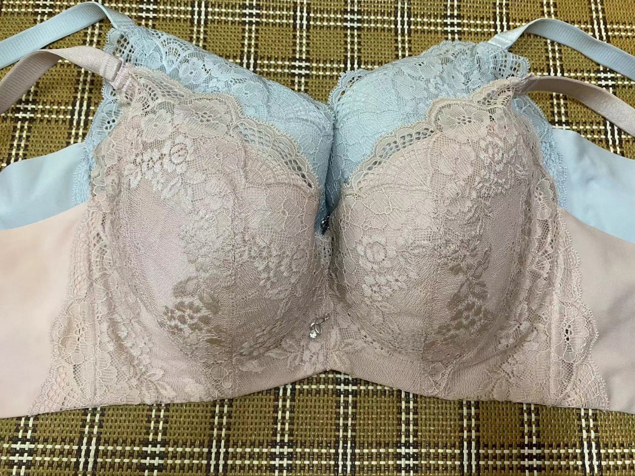 No arco flor de temporada de sostén de chicas stock ropa interior de mujer suministro transfronterizo sostén de encaje México Tailandia al por mayor