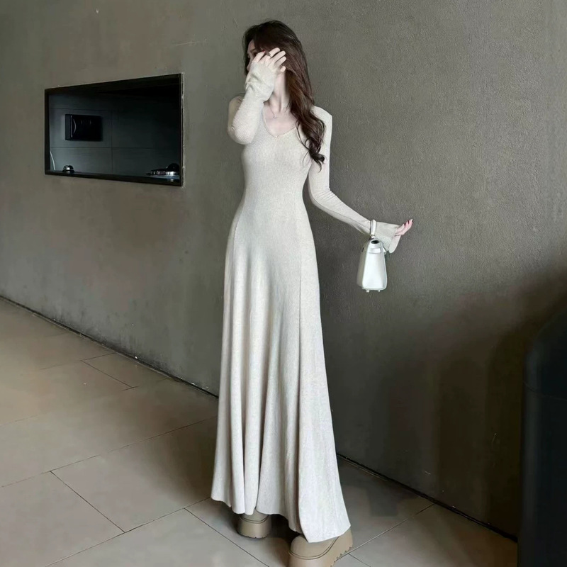 Long-sleeved knitted dress with a French gentle temperament, extended length for tall individuals, new spring slim-fit inner dress Long-sleeved knitted dress with a French gentle temperament, extended length for tall individuals, new spring slim-fit inner dress