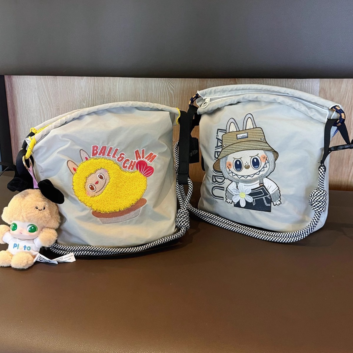 [ジッパーバケットバッグ]新しい調節可能なファッショナブルな刺繍ショッピングバッグ、多用途、軽量、ポータブルショルダークロスボディバッグ、トレンディ