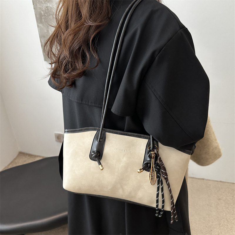 Bolso Tote de estilo occidental de alta gama para mujer 2024 nuevo bolso de cercanías de nicho popular versión coreana bolso de axila de un solo hombro de gran capacidad