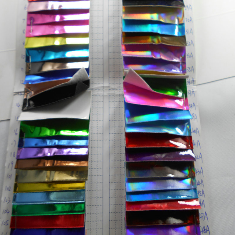 幻彩镜面PU皮革无痕金属亮面PU人造革幻彩镭射鞋材箱包手袋面料FG