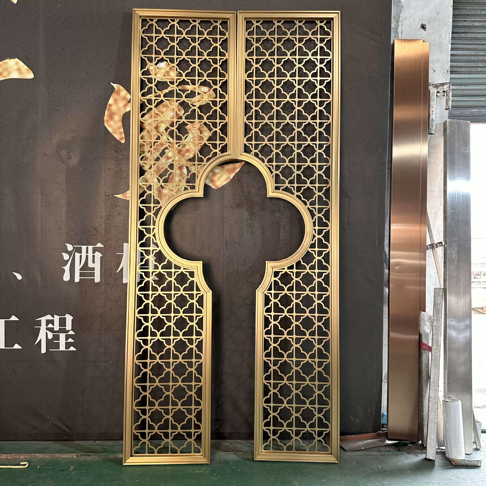新中式不锈钢屏风隔断酒店大堂玄关金属镂空花格客厅装饰背景墙
